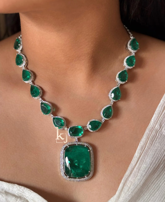 Avayah pendant set