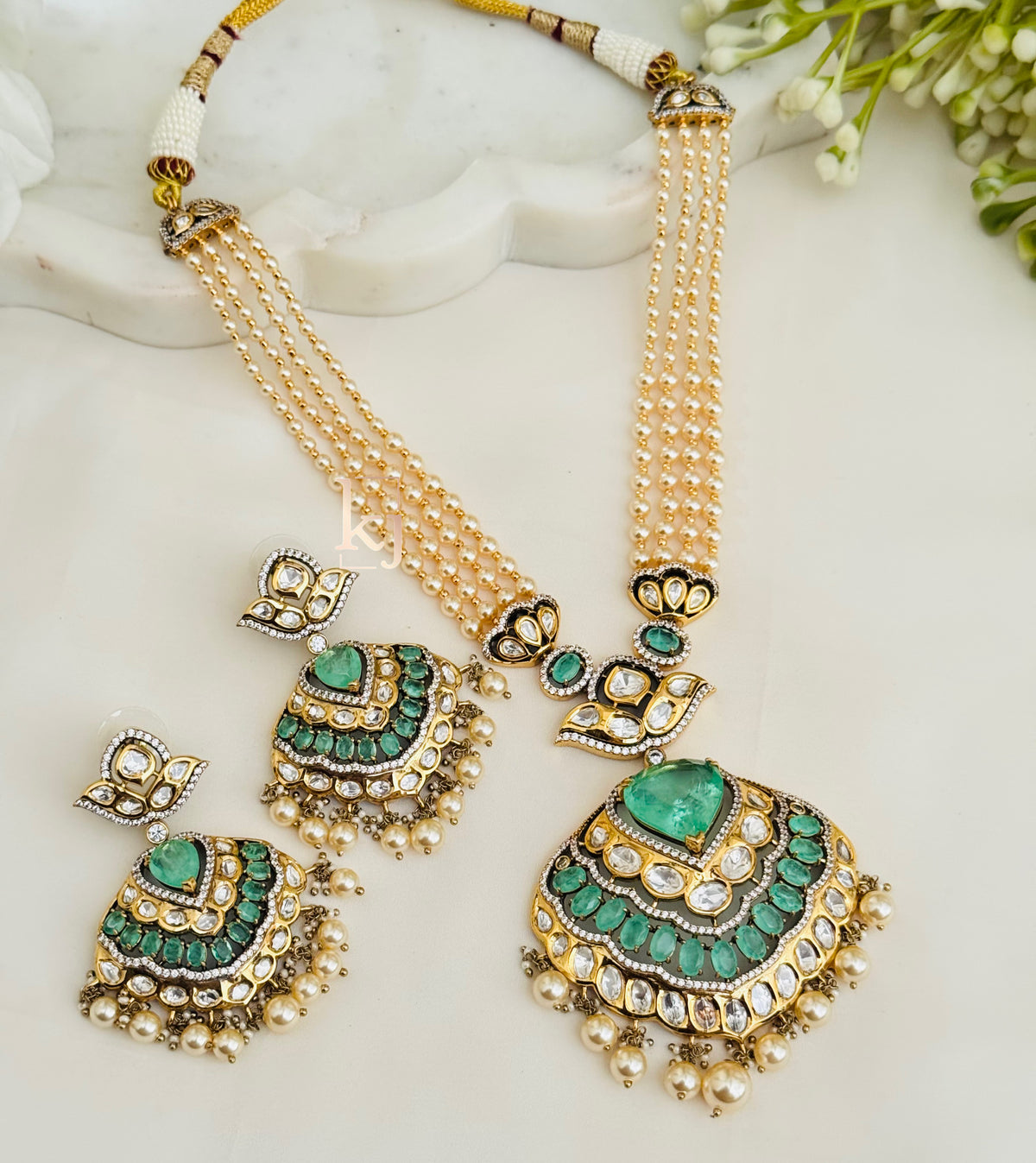 Nyara necklace set