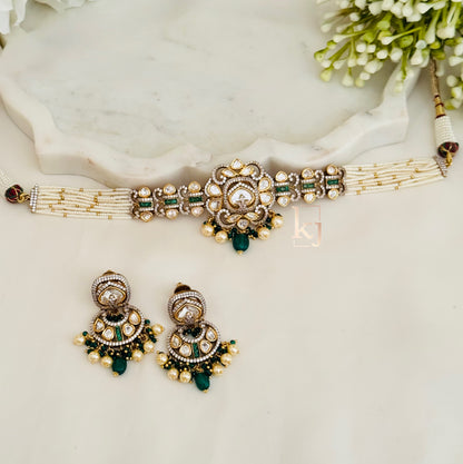 Kiaa choker set