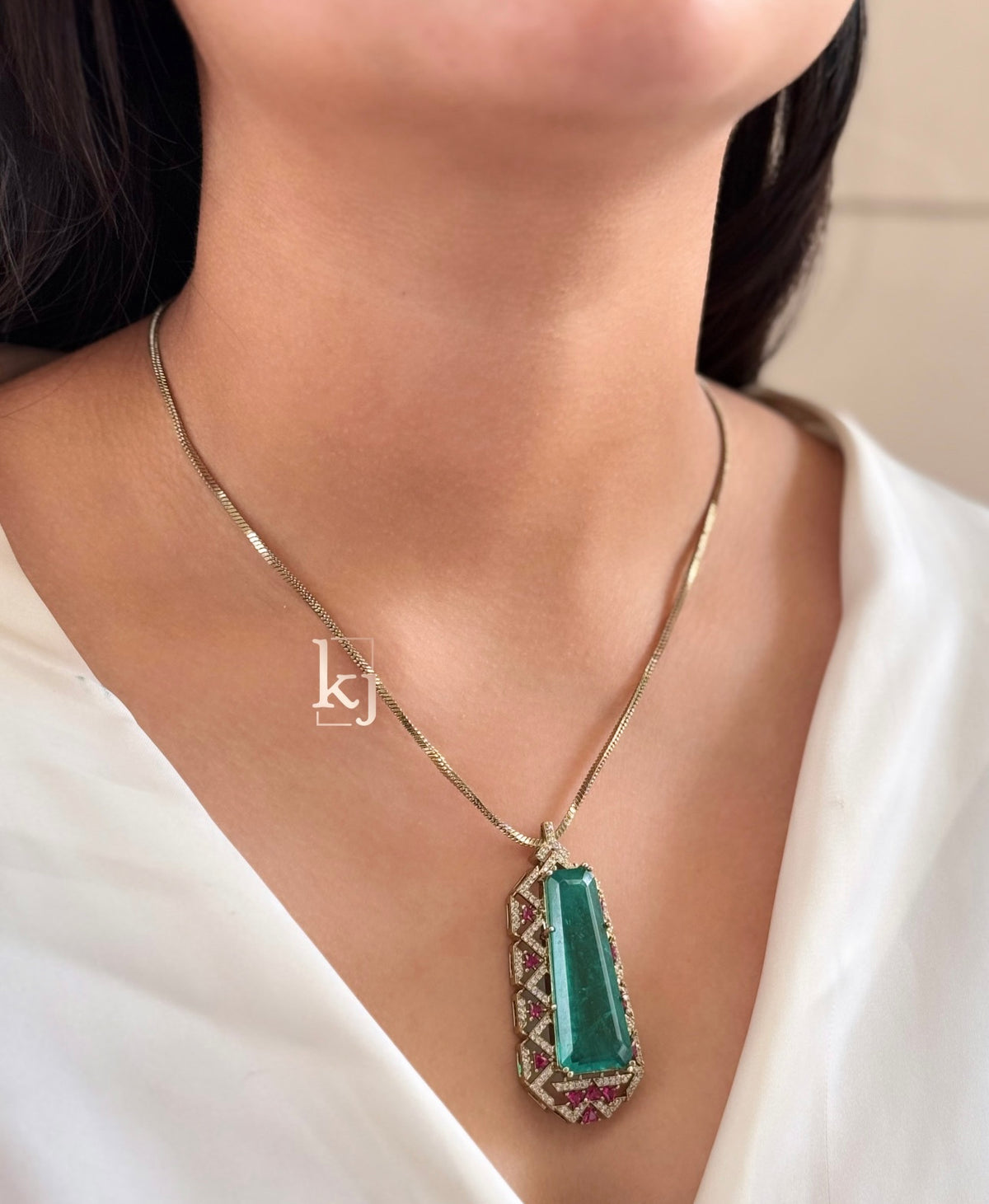 Awira elegant pendant set