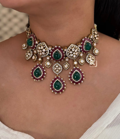 Posy choker set