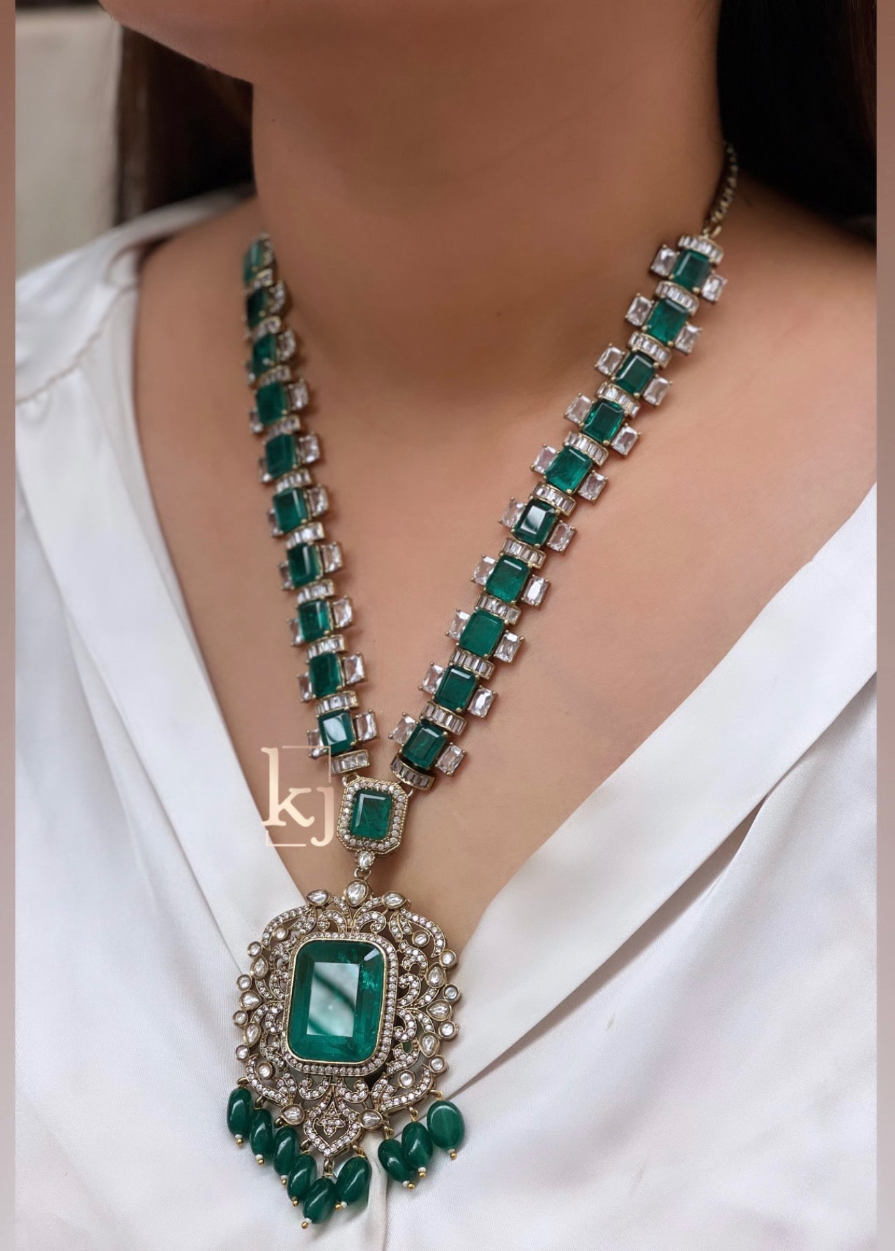 Dania Green Necklace Set