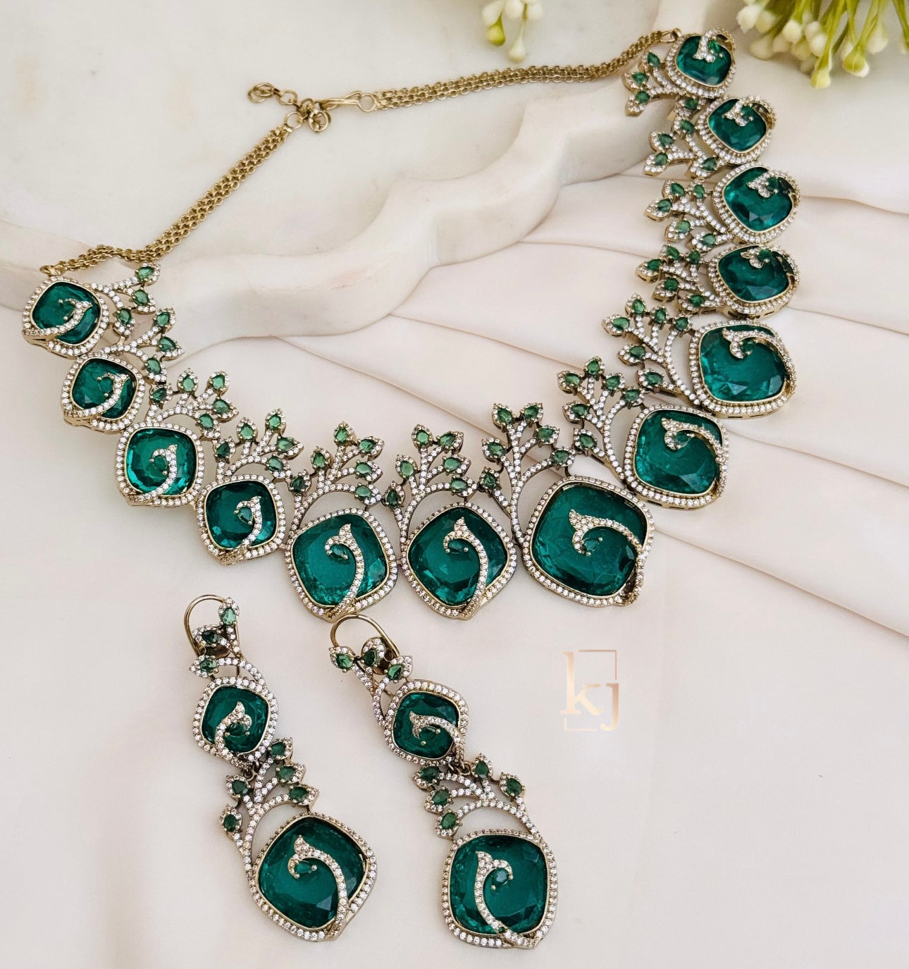 Niyo necklace set