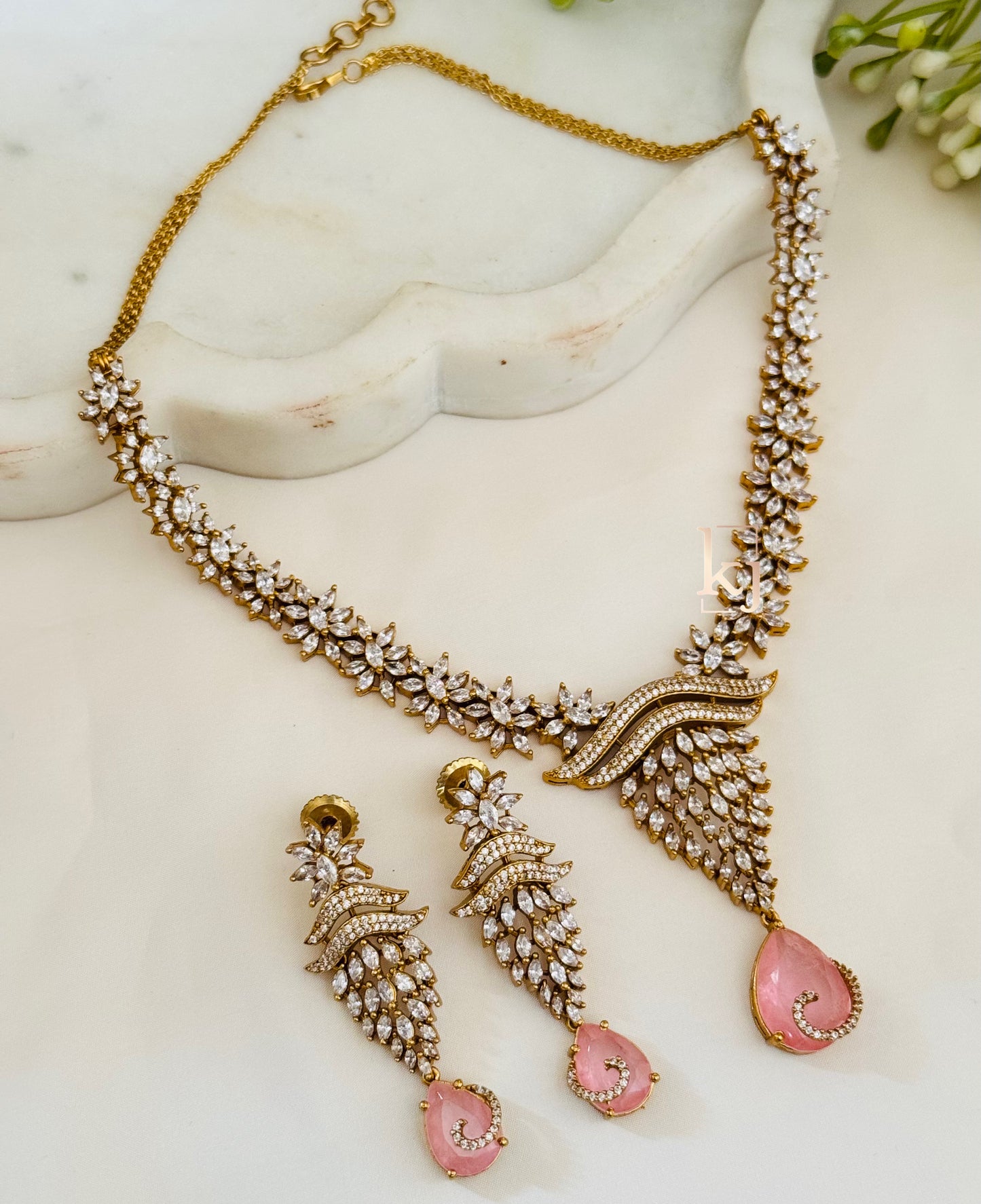 Vinisa necklace set
