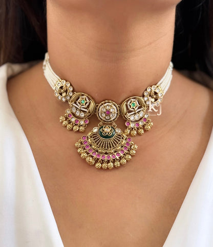 Rouni necklace set