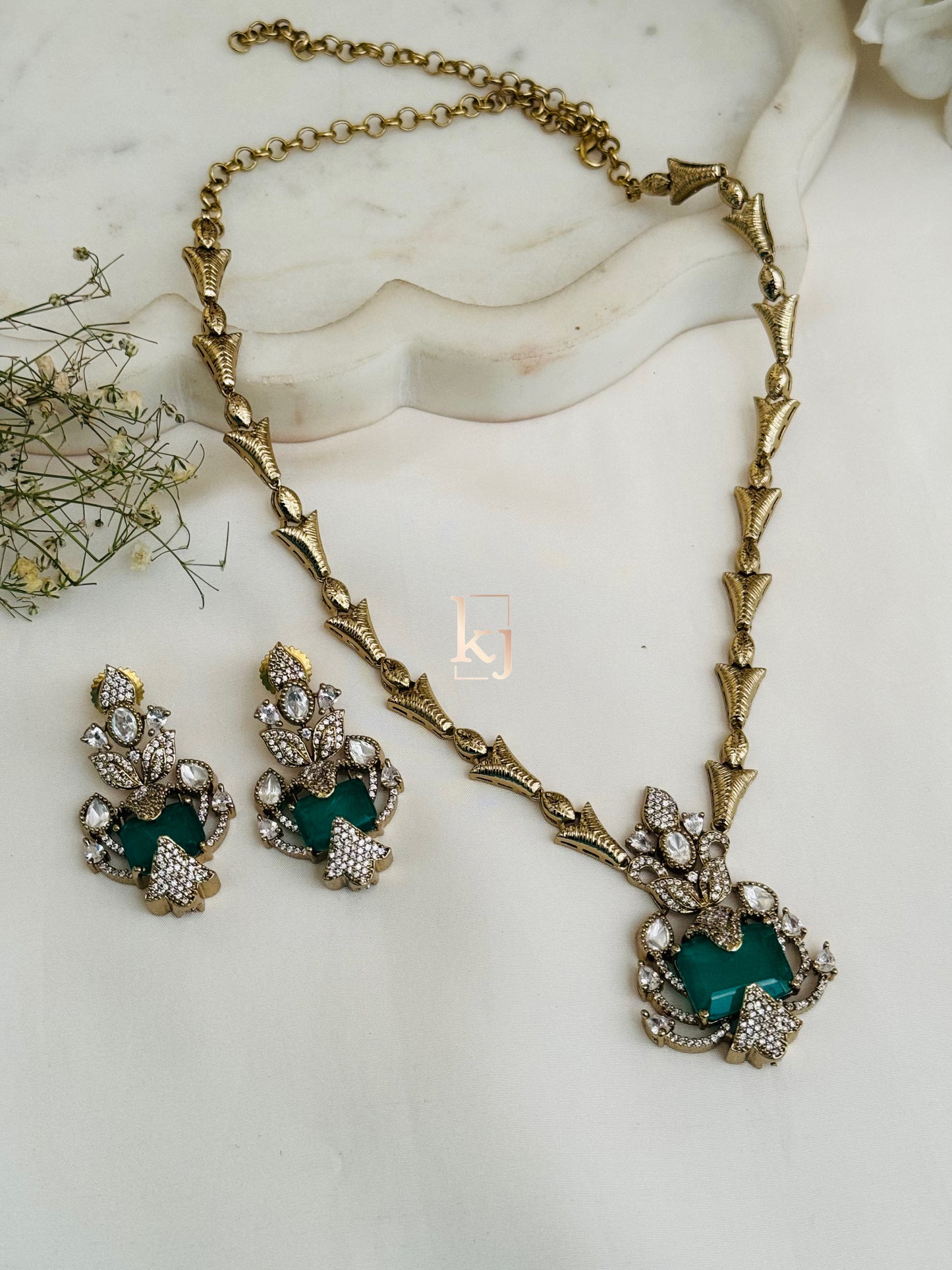 Royce pendant set