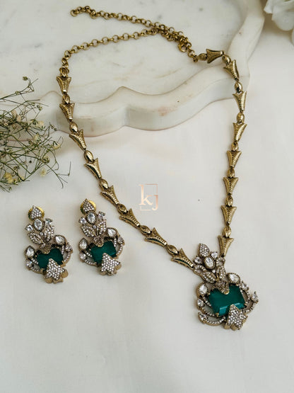 Royce pendant set