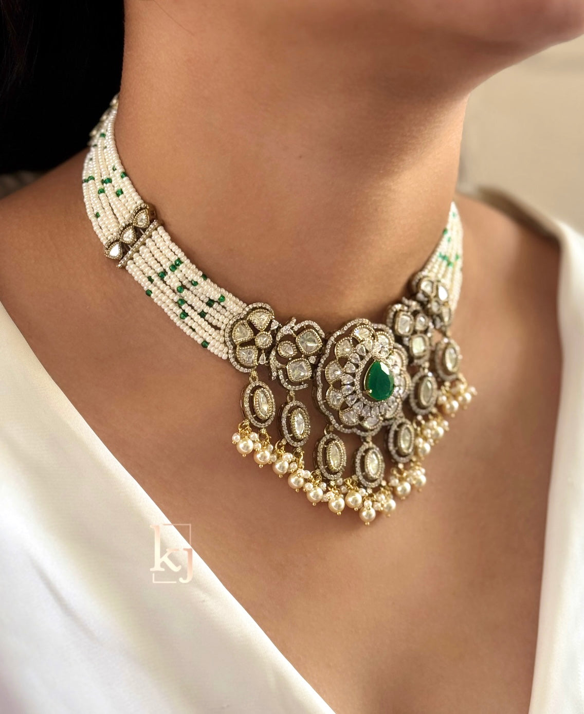 Oniaa choker set