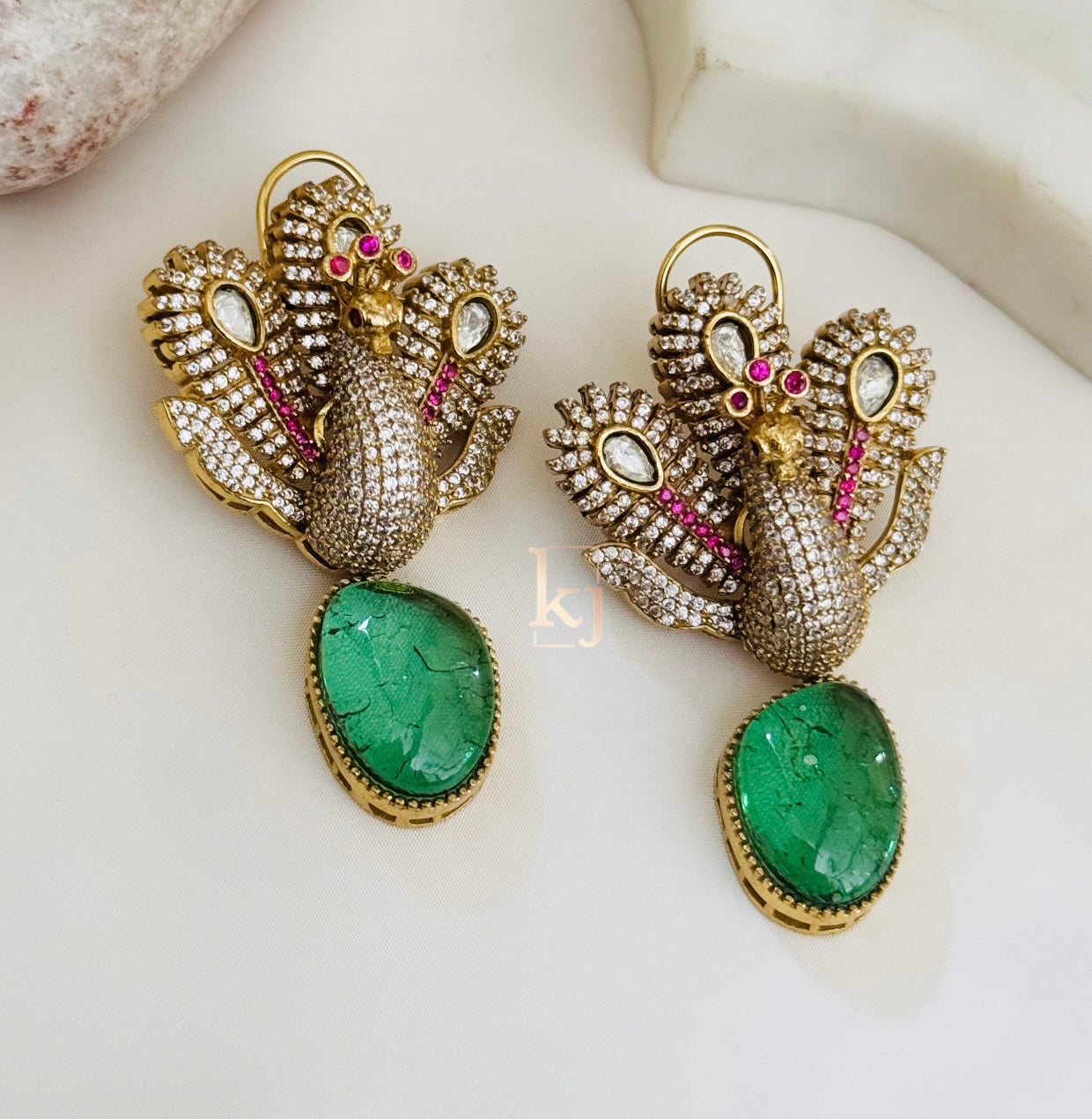 Krizaa pendant set