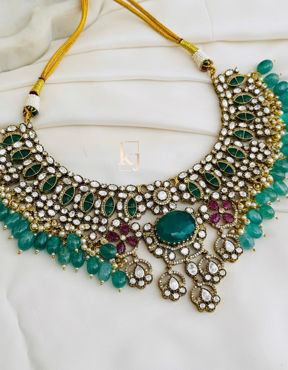 Eyun necklace set