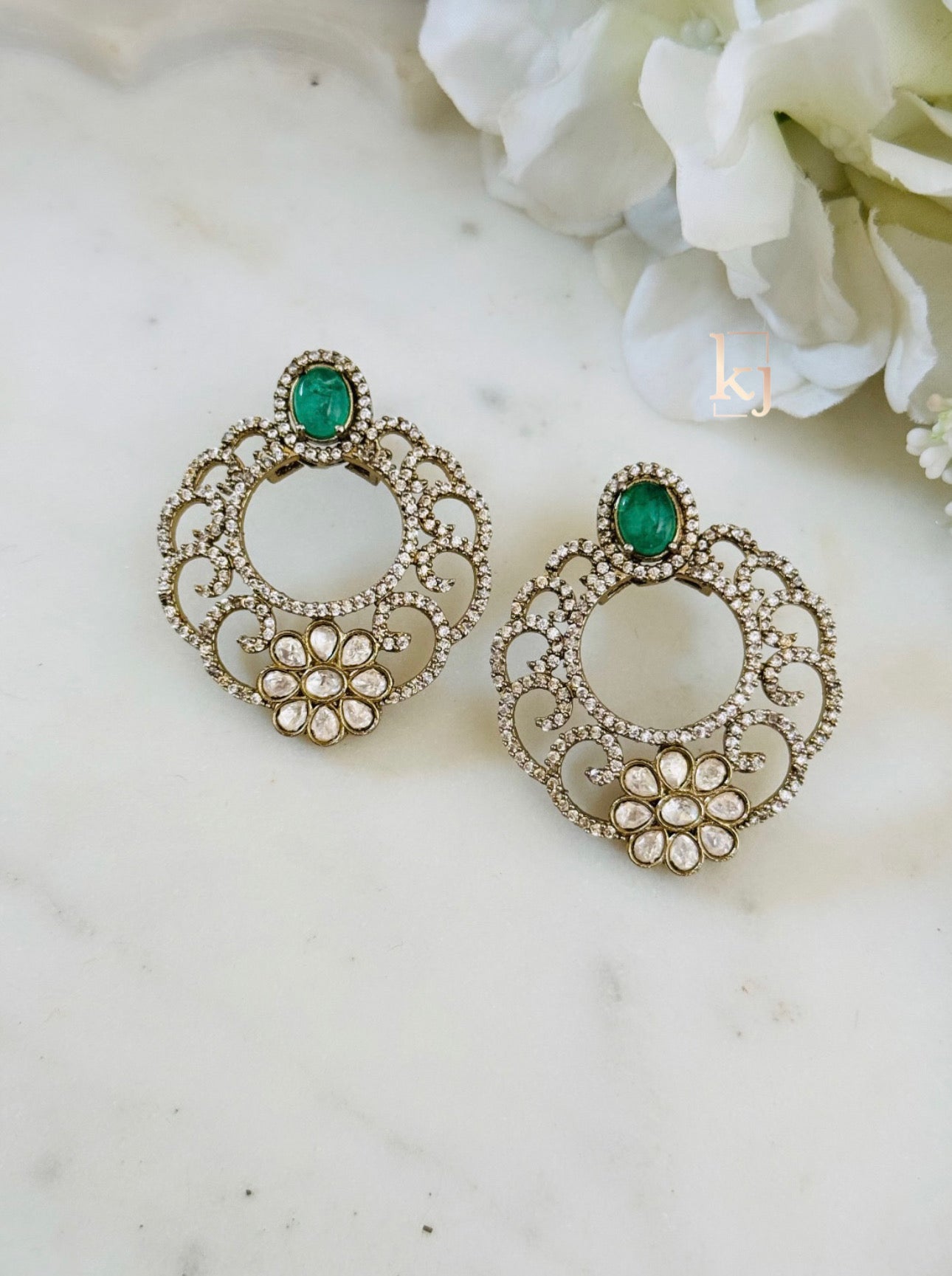 Laghuvi Earrings set