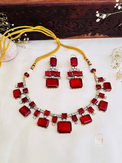 Shrip necklace set