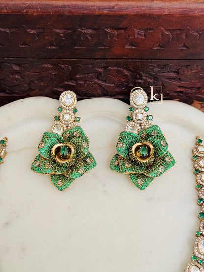 Roselia necklace set