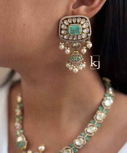 Laliah pendant set