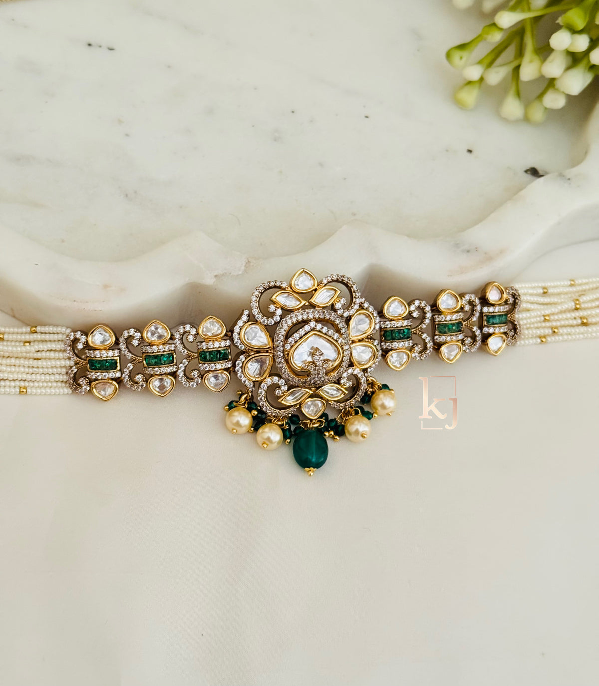 Kiaa choker set