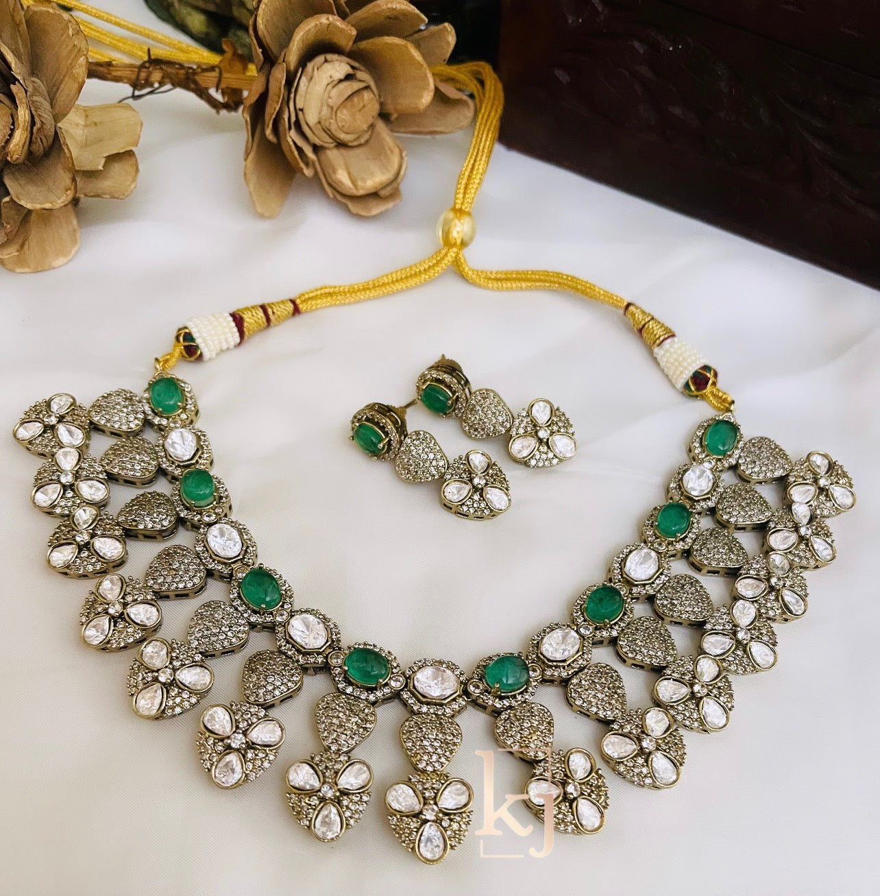 Saina Necklace Set