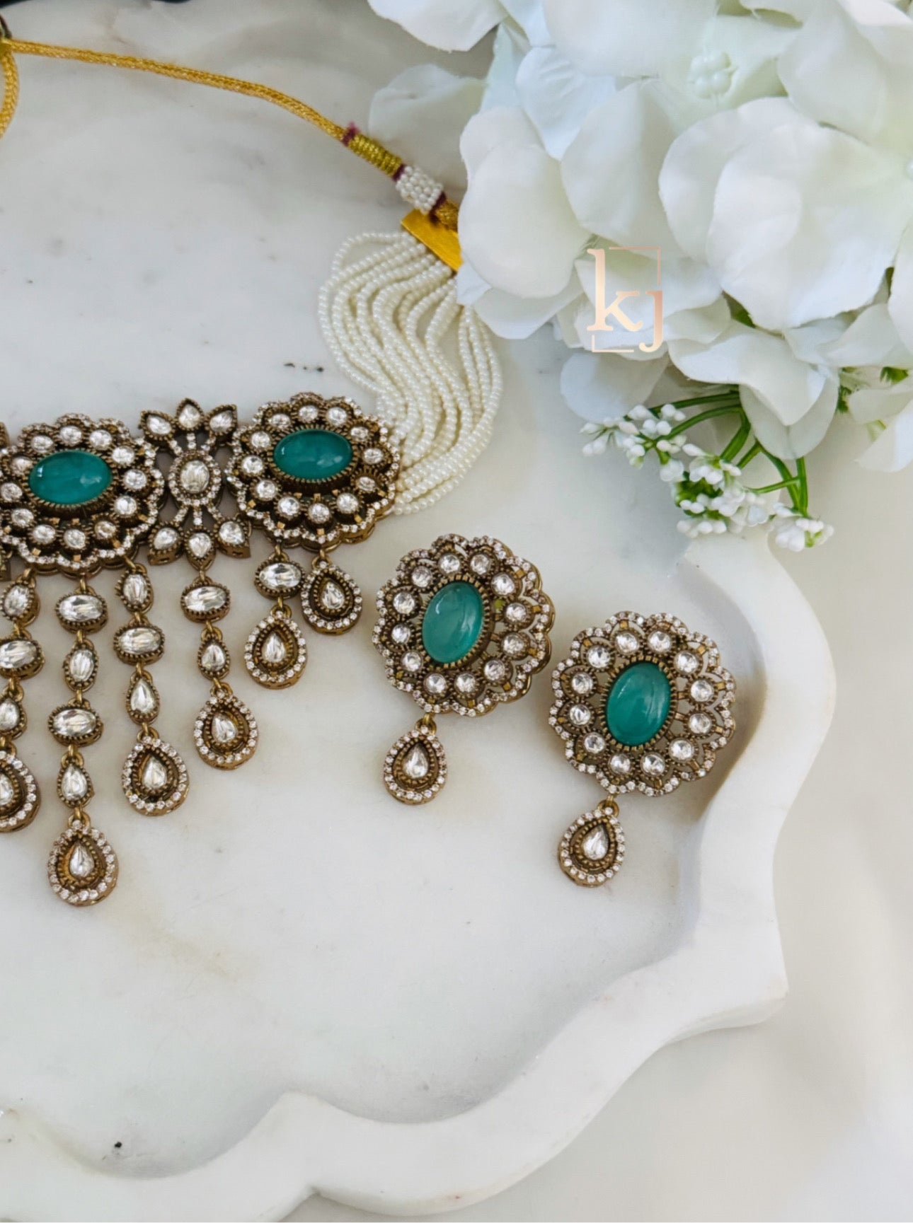 Aston choker set