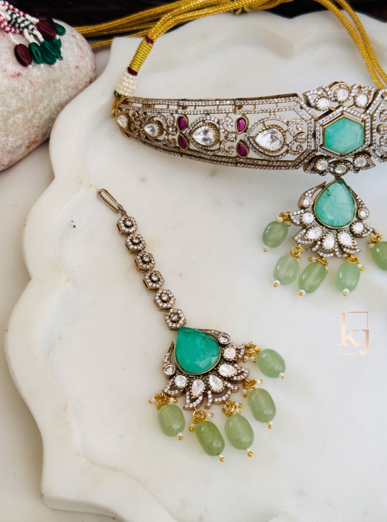 Miara choker set