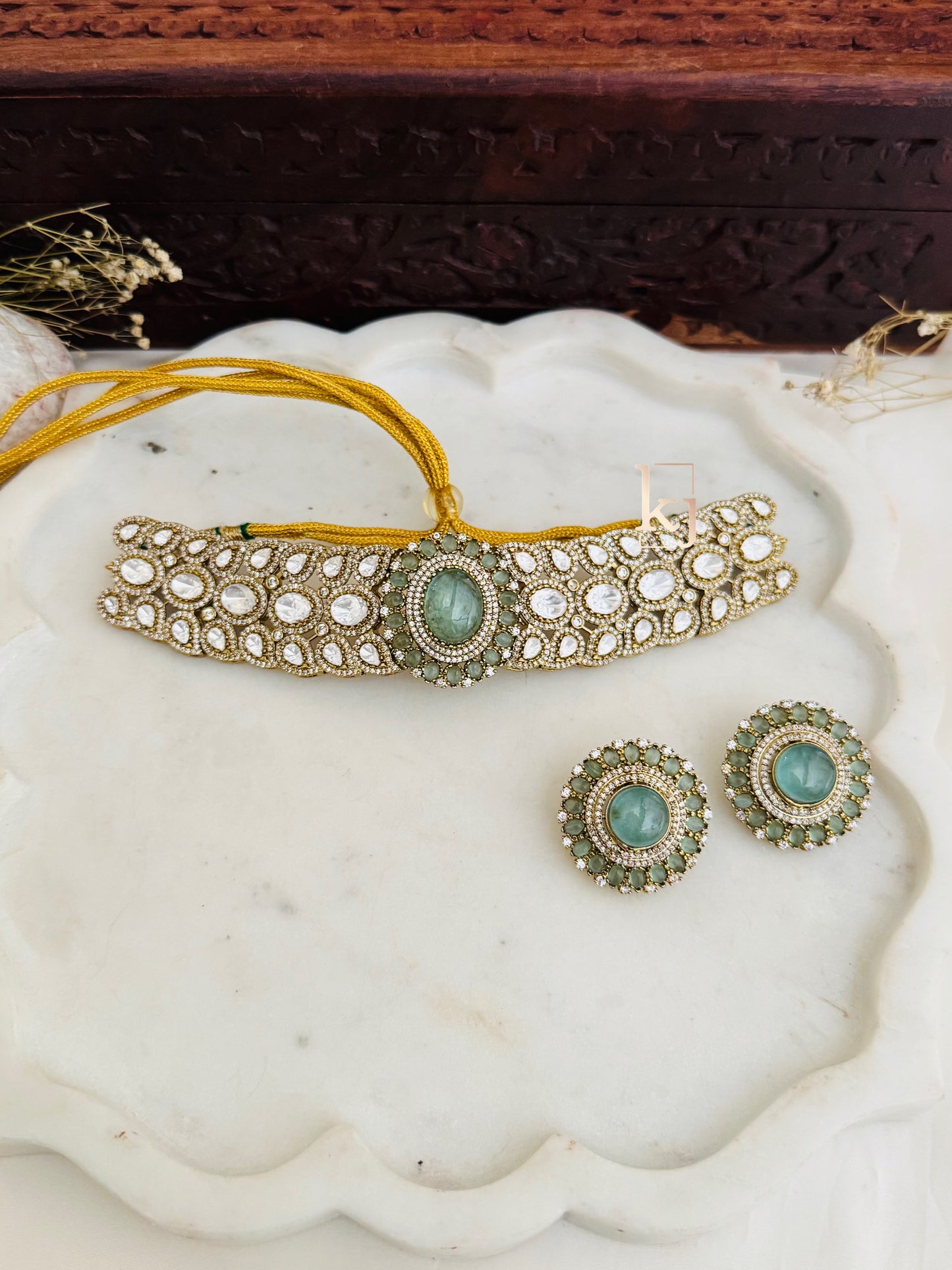 Azalea choker set