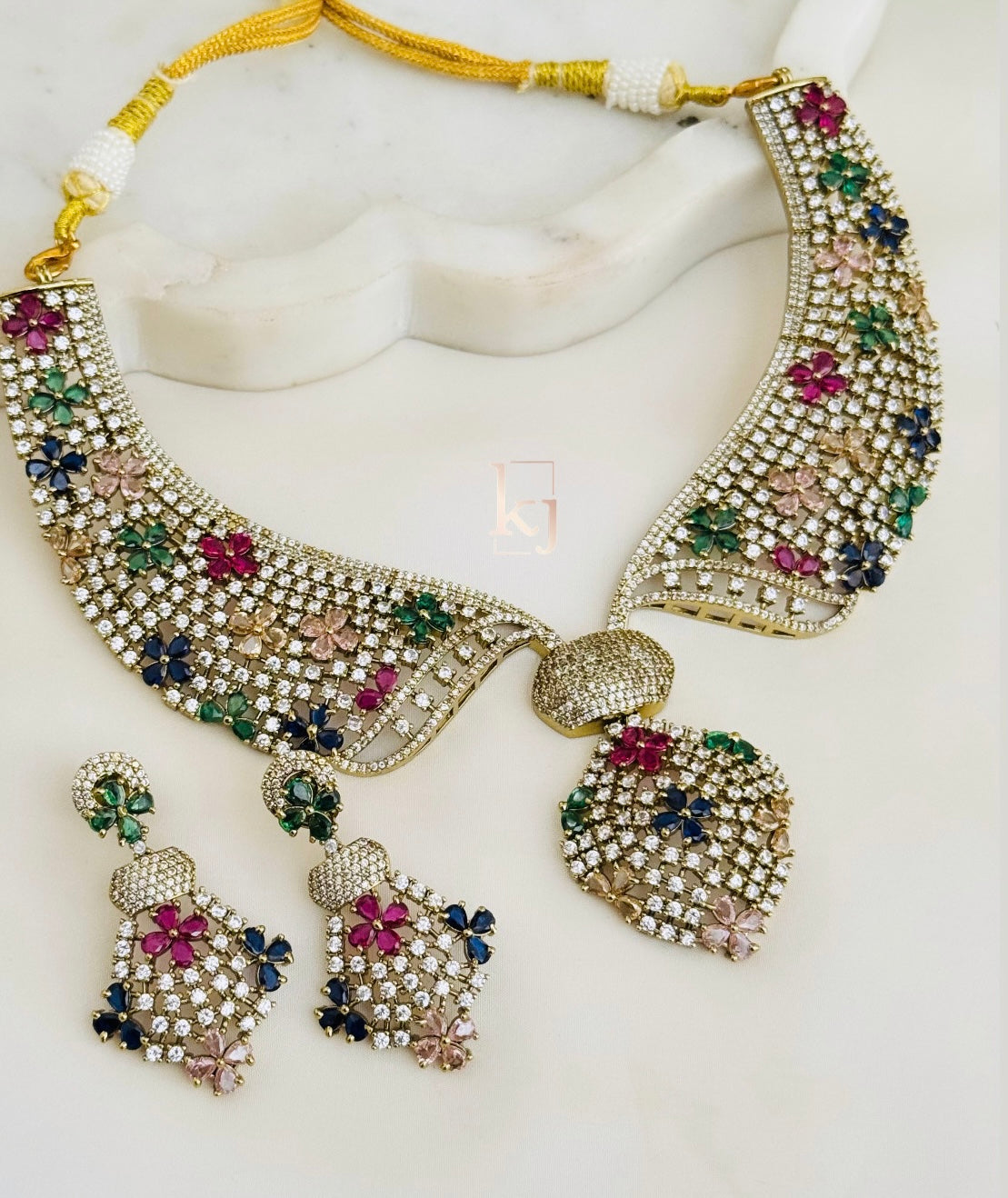 Yuzira necklace set
