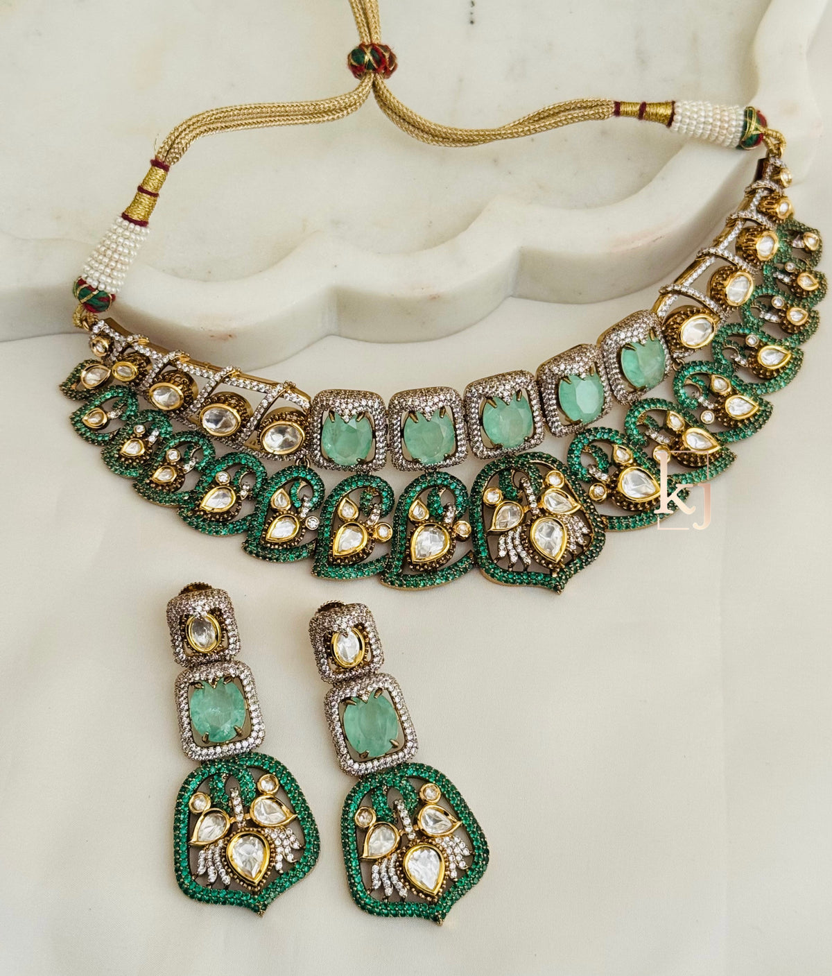 Hima choker set