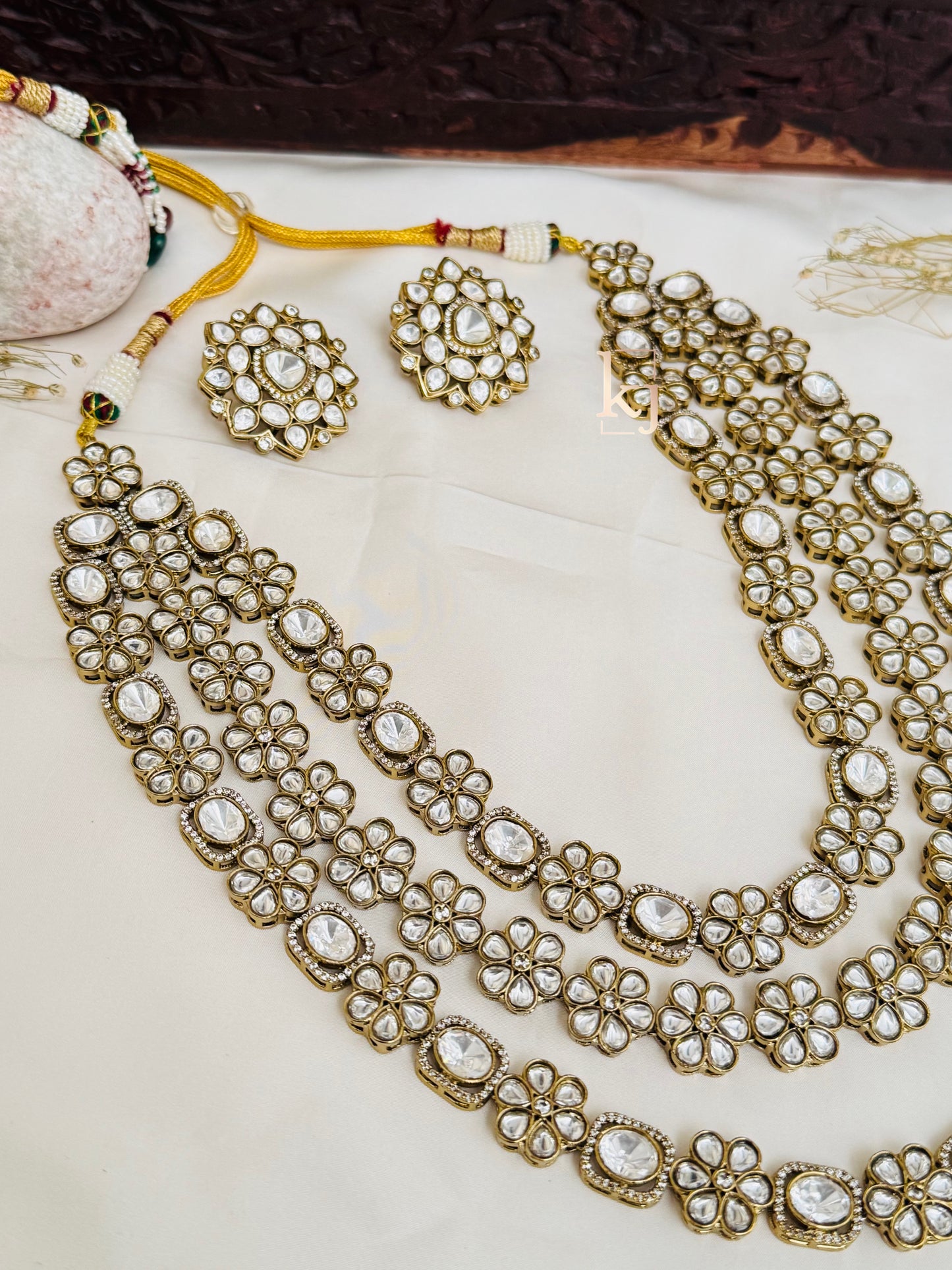 Trivaki necklace set
