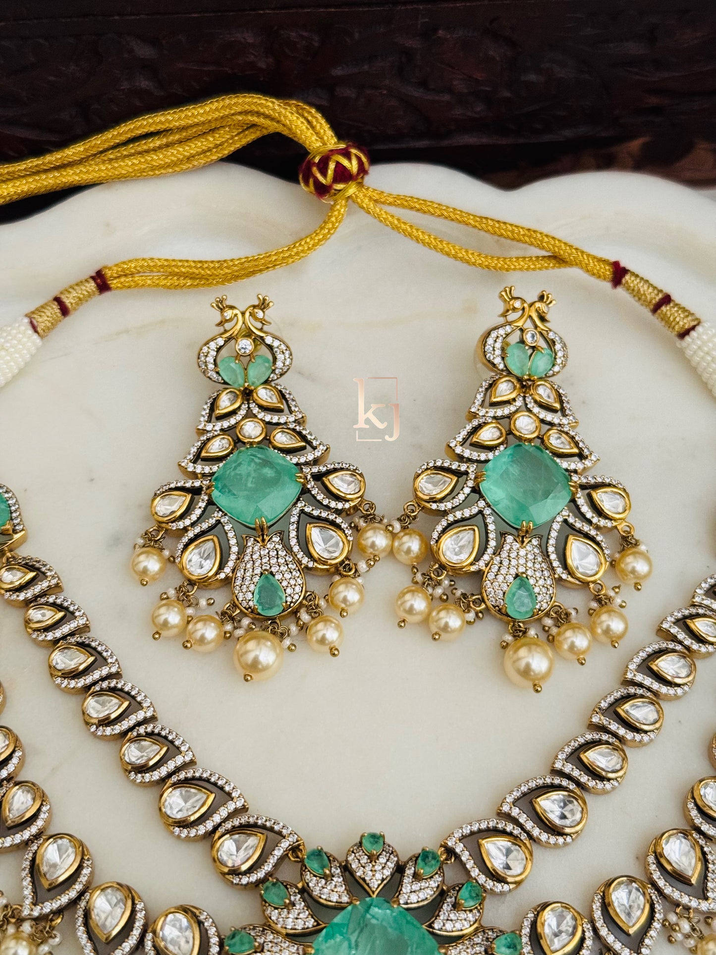 Cesetle necklace set