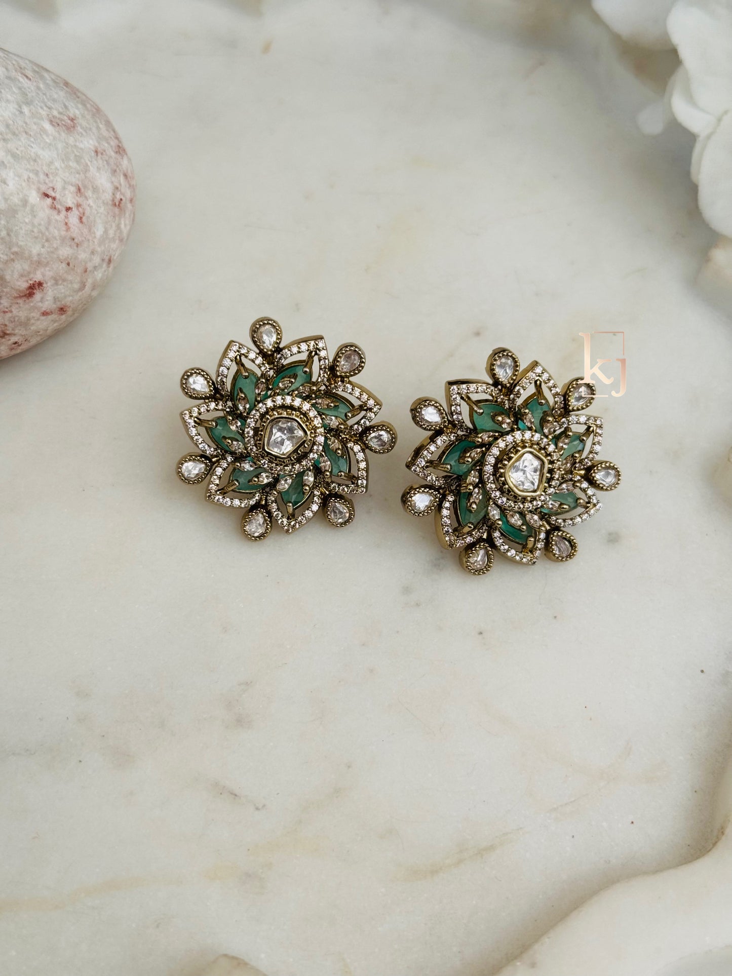 Atiksha earrings set