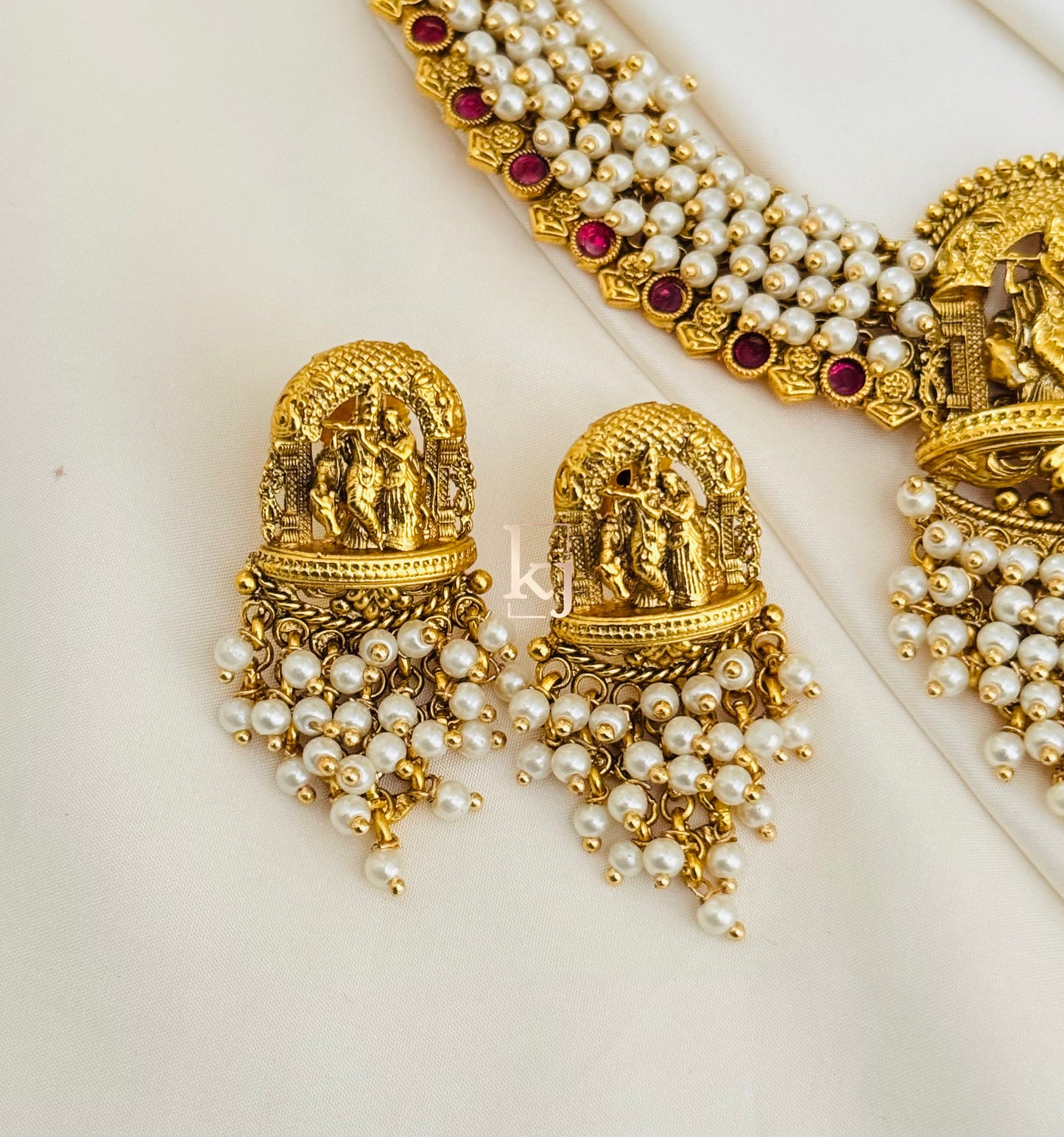 Vrisha necklace set