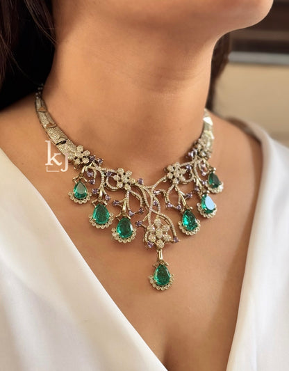 Luiez necklace set