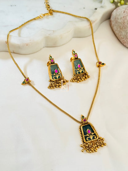 Adhira pendant set