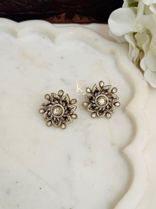 Atiksha studs set