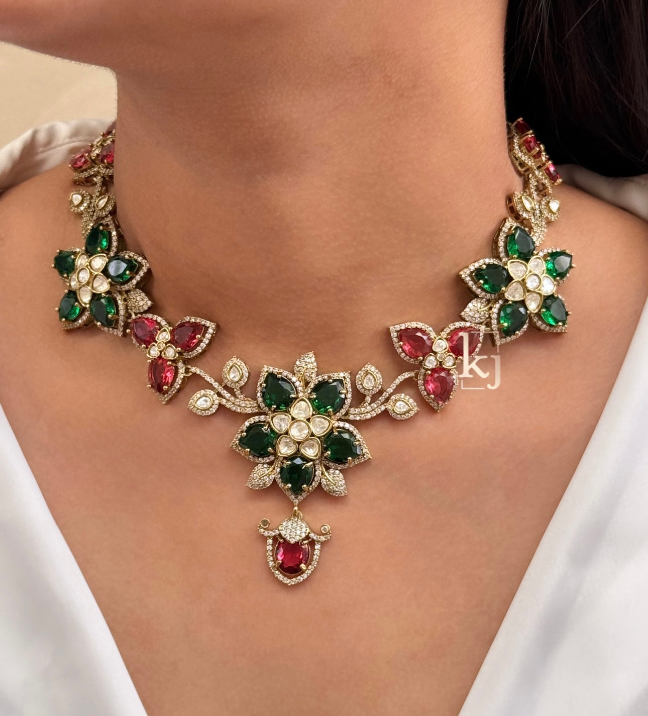 Flora necklace set