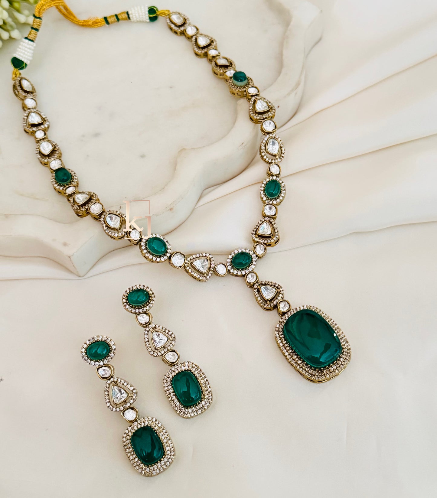 Nurin pendant set