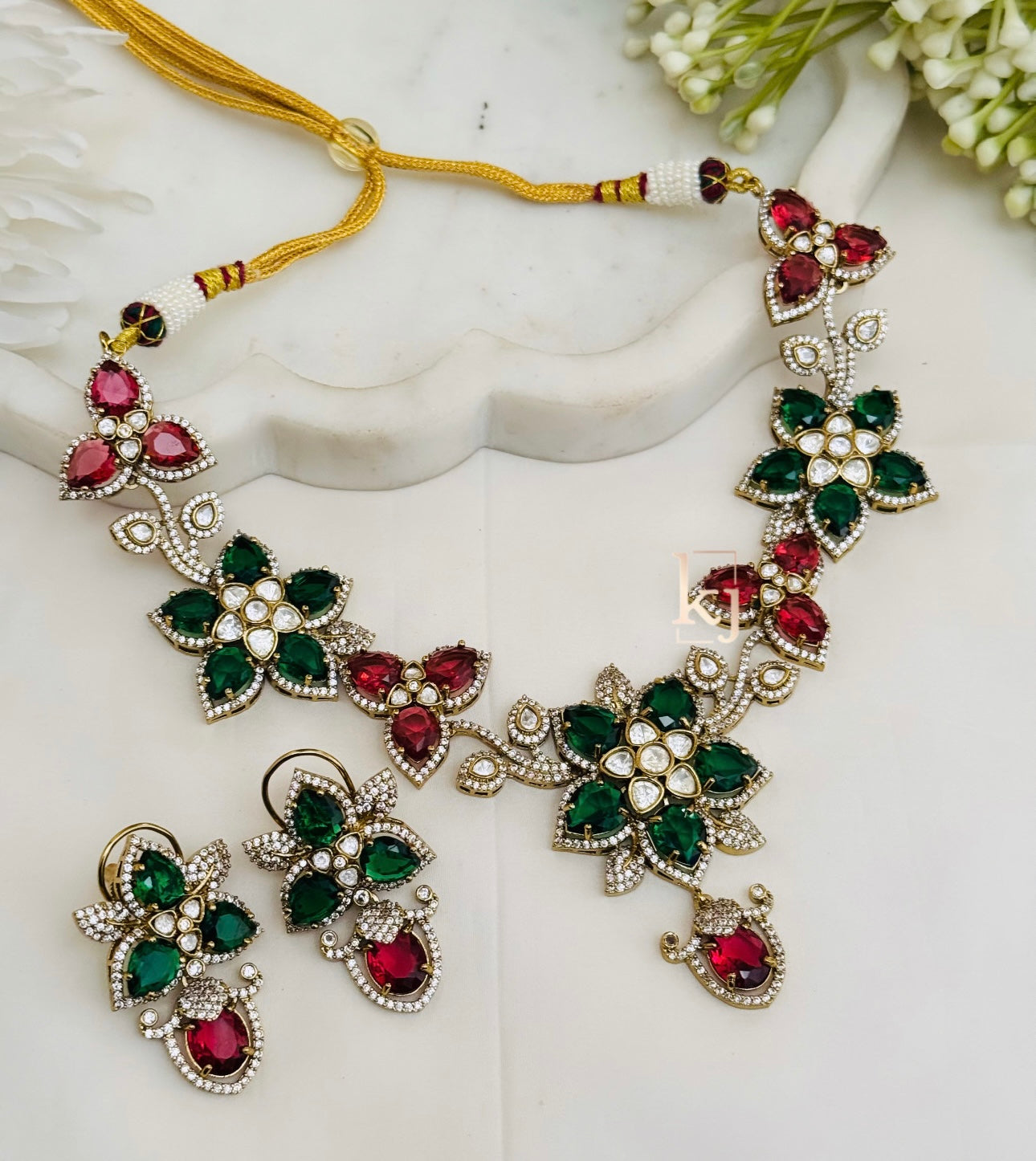 Flora necklace set