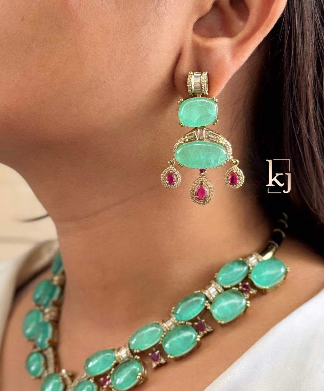 Zinnia pendant set