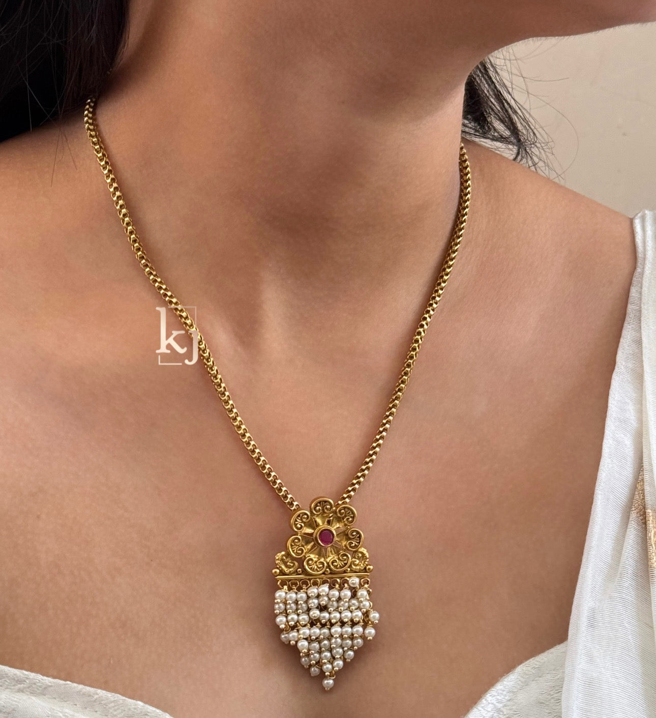 Nirva pendant set