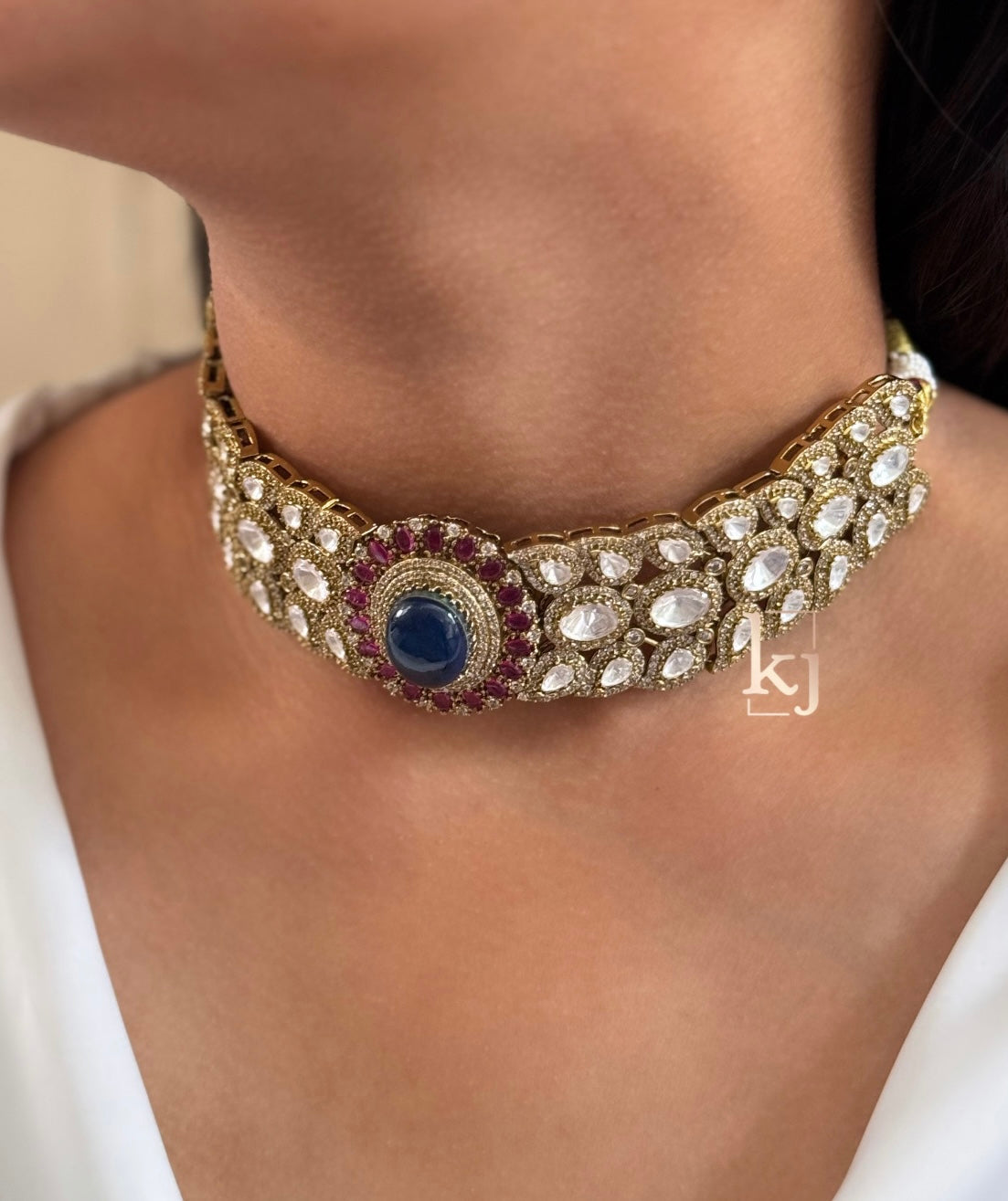 Azalea choker set