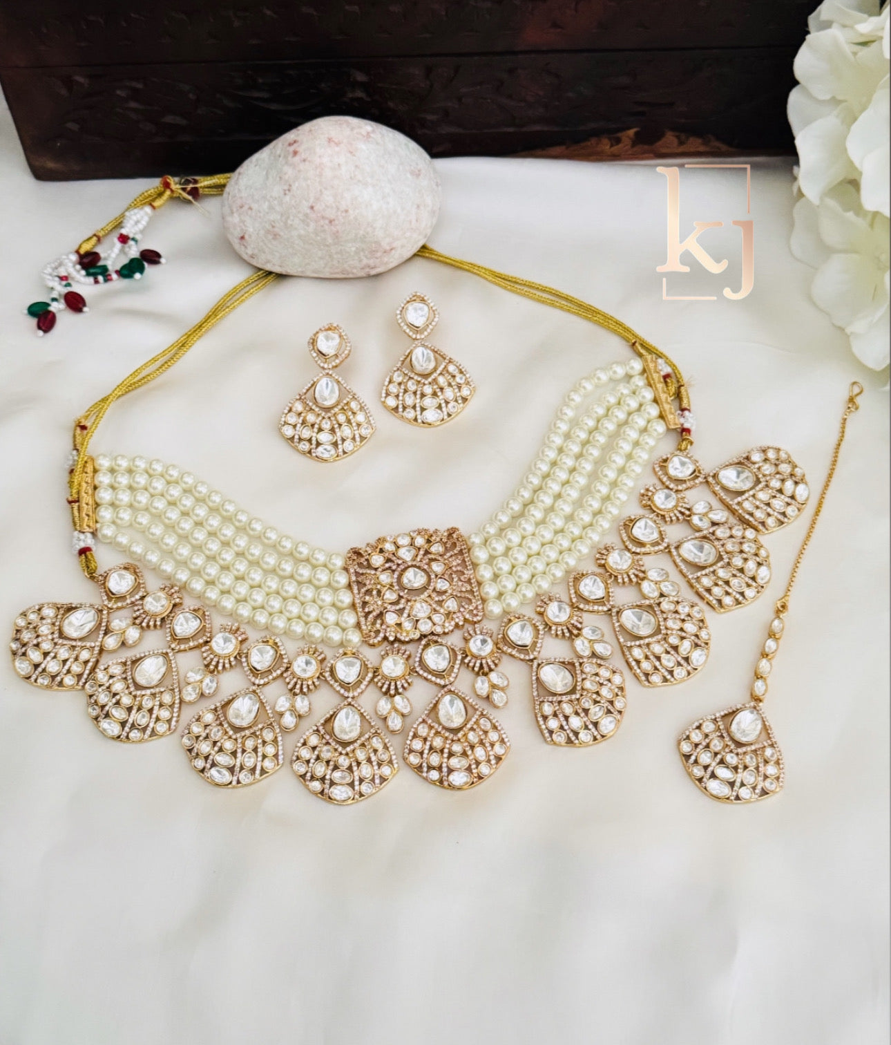 Arlo choker set