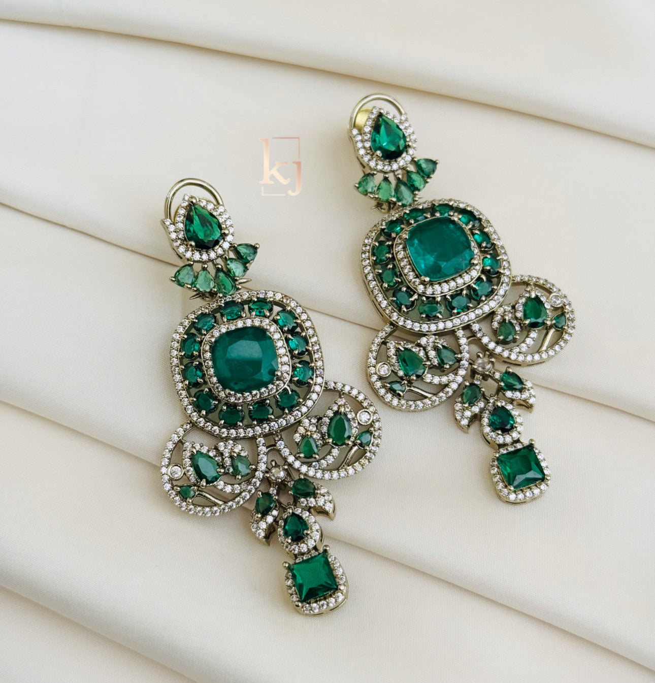Viroza necklace set