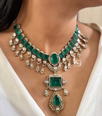 Wisteria necklace set