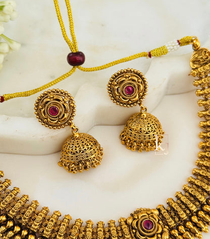 Methvi necklace set