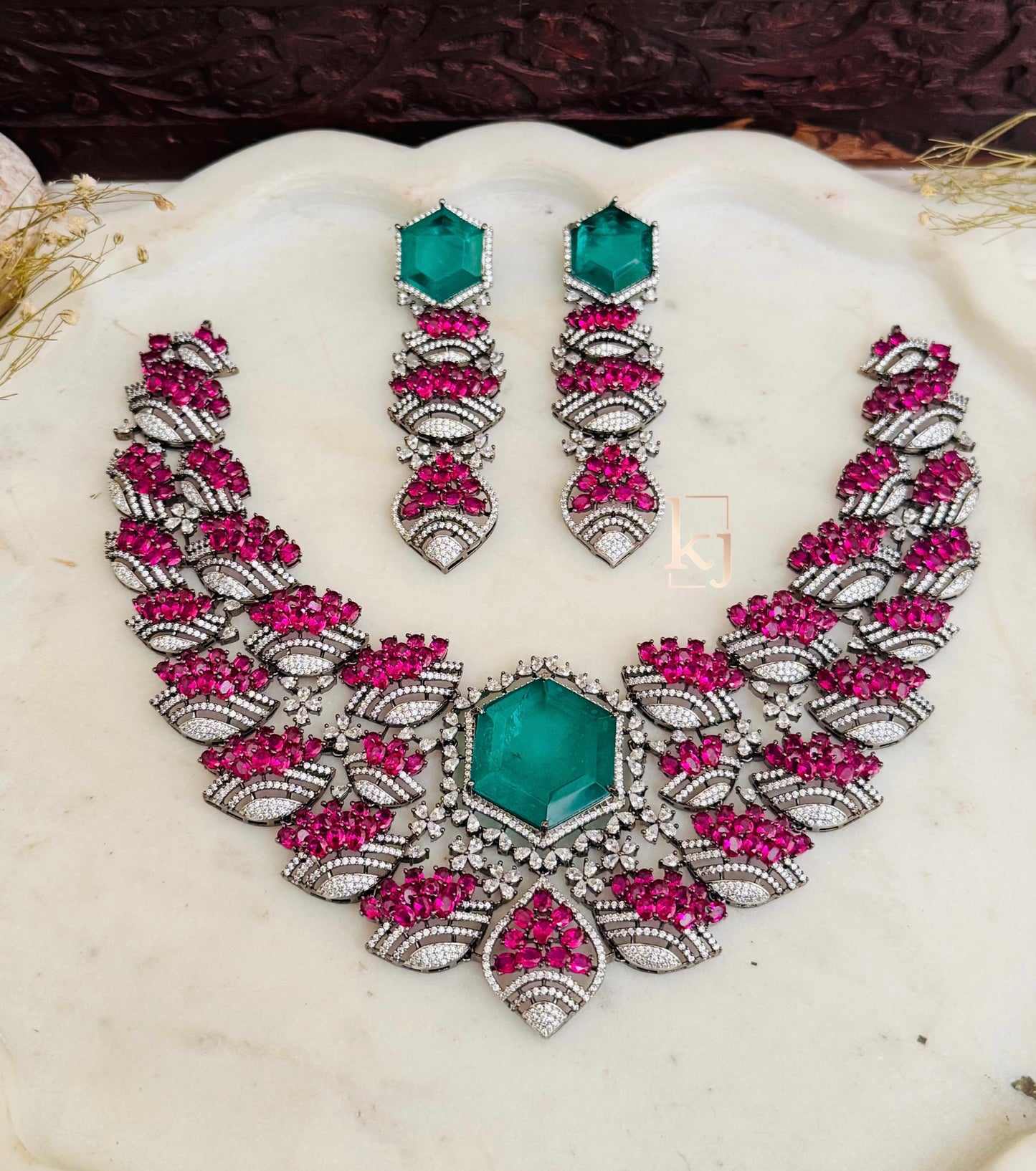 Nikoz necklace set
