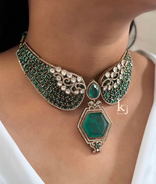 Evelyn choker set