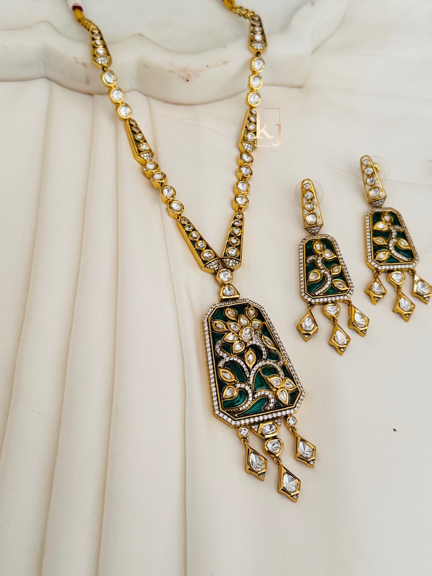 Jayna pendant set
