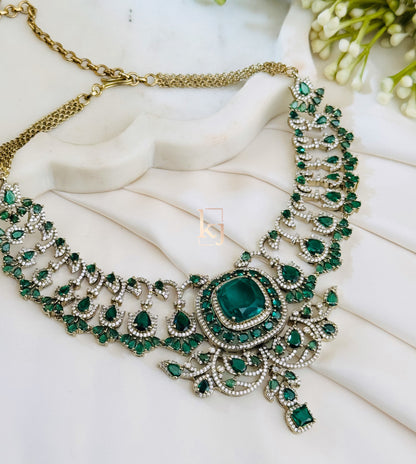 Viroza necklace set