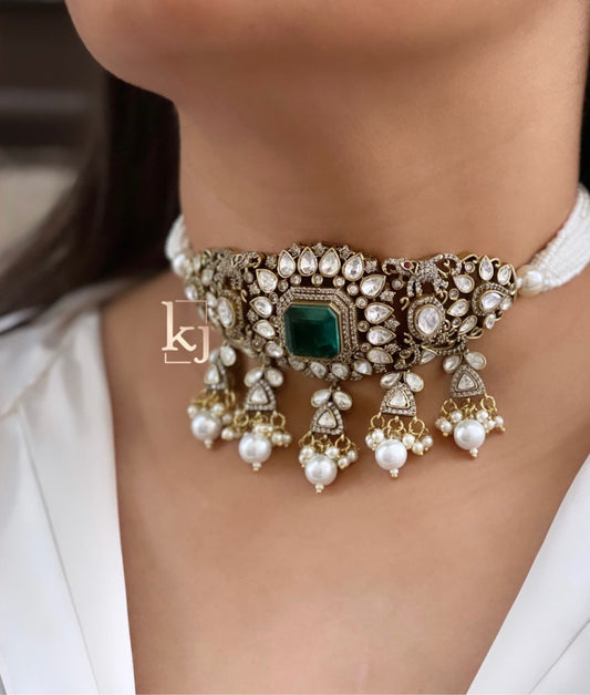 Amaira choker set