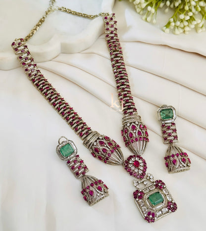 Denvi necklace set