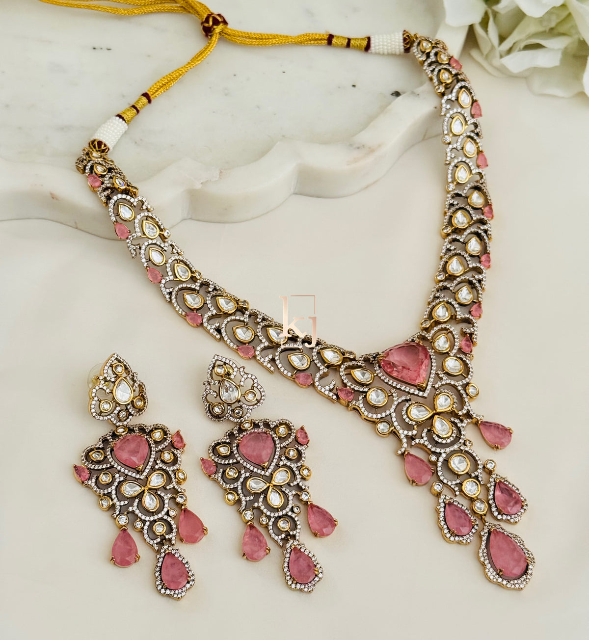 Flowi necklace set