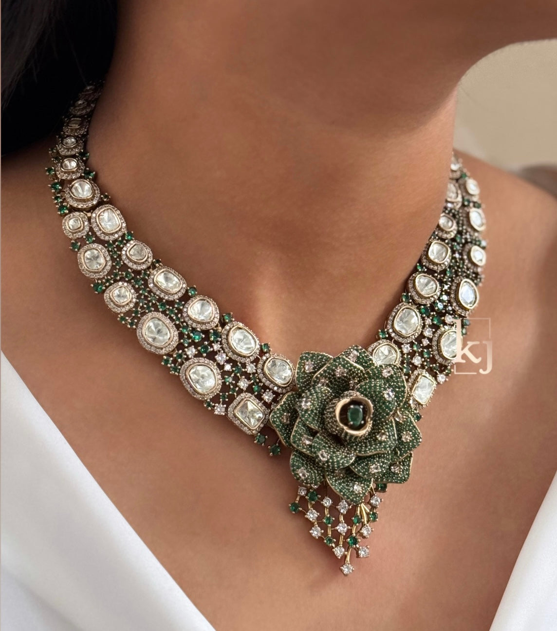 Roselia necklace set